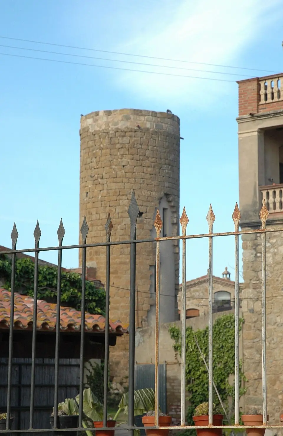 Obrázok: Josep Renalias · CC BY-SA 3.0 Castillo de la Tallada (Ampurdán)