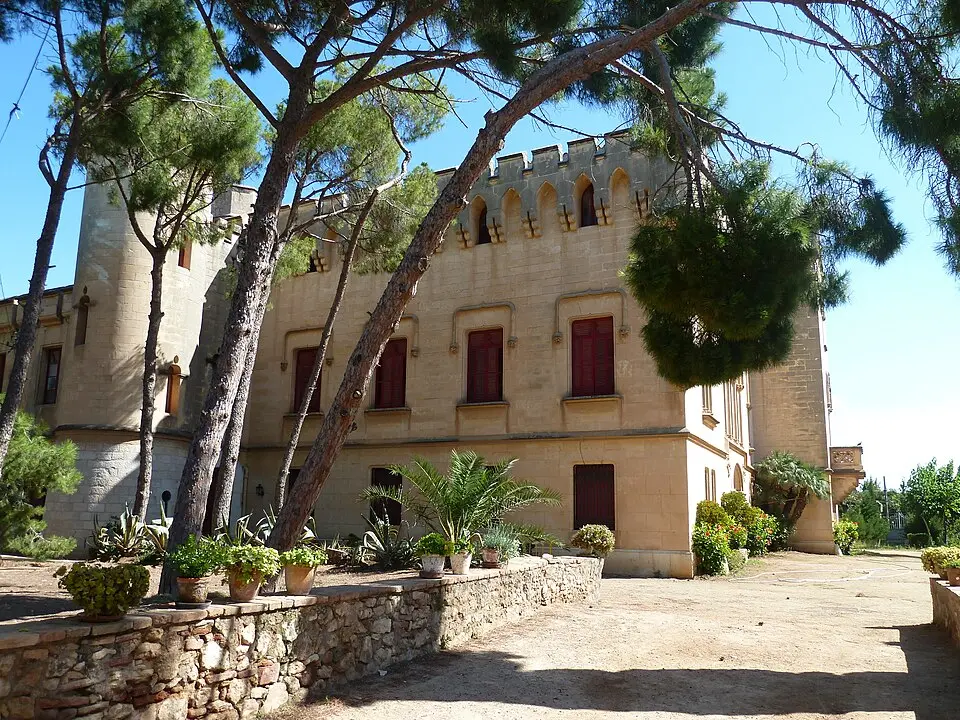 Slika: Clara Polo · CC BY-SA 3.0 ES Castillo del Conde Sicart