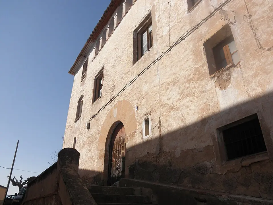 Bild: Lluis tgn · CC BY-SA 3.0 Castillo de Milá