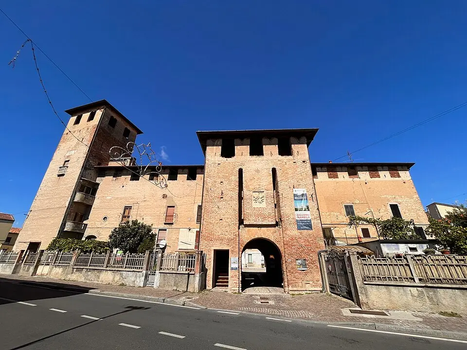 Image: Iolanda Pensa · CC BY-SA 4.0 Castle in Bellusco