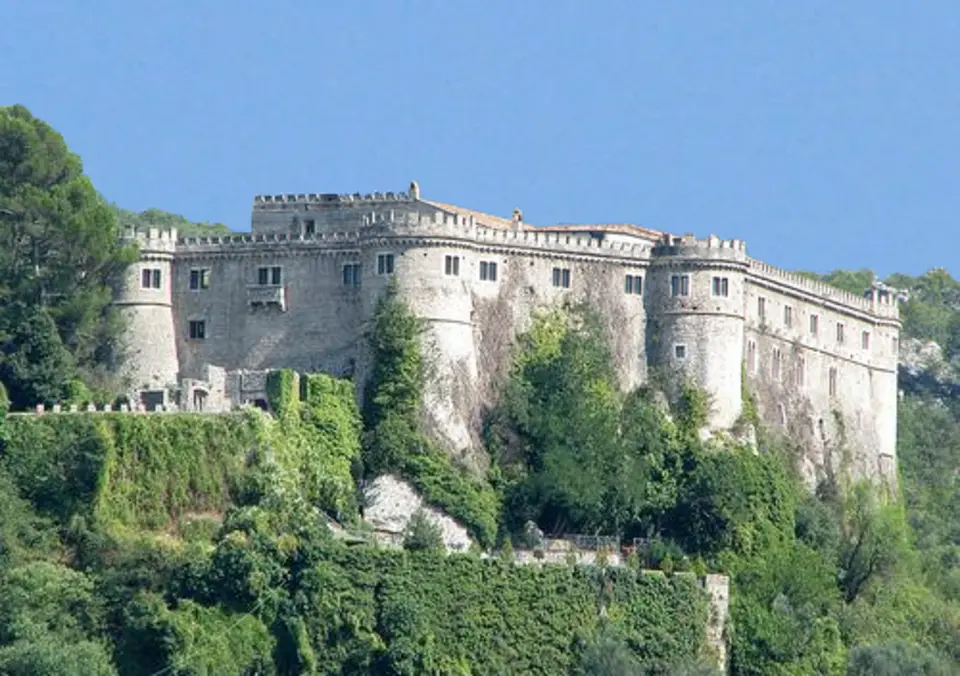château Piccolomini