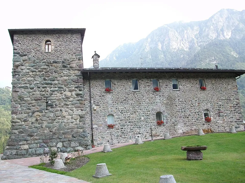 Castello Priacini e torre del Lavanderio