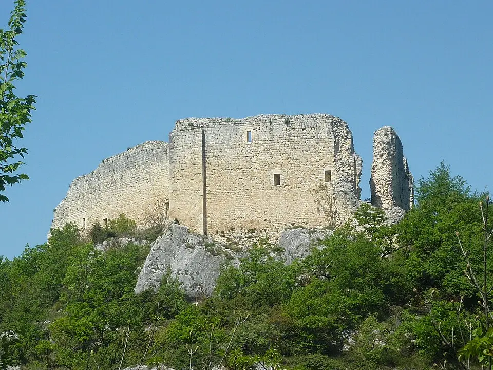 Image: Pietro · CC BY-SA 3.0 château Menardo