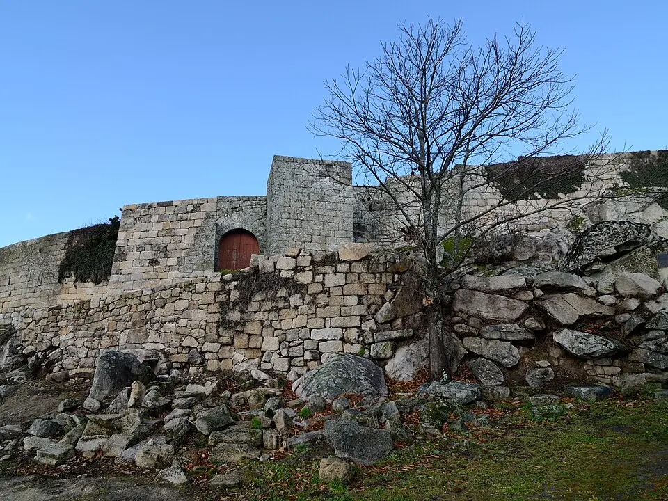 Castelo de Carrazeda (ruínas)