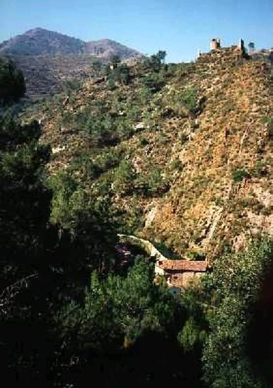 Uploaded by: Pelayo2 · CC BY-SA 3.0 Castell de Benalí