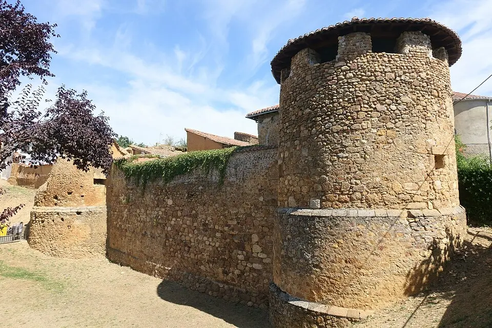 Obrázok: Rodelar · CC BY-SA 4.0 muralla de Almanza