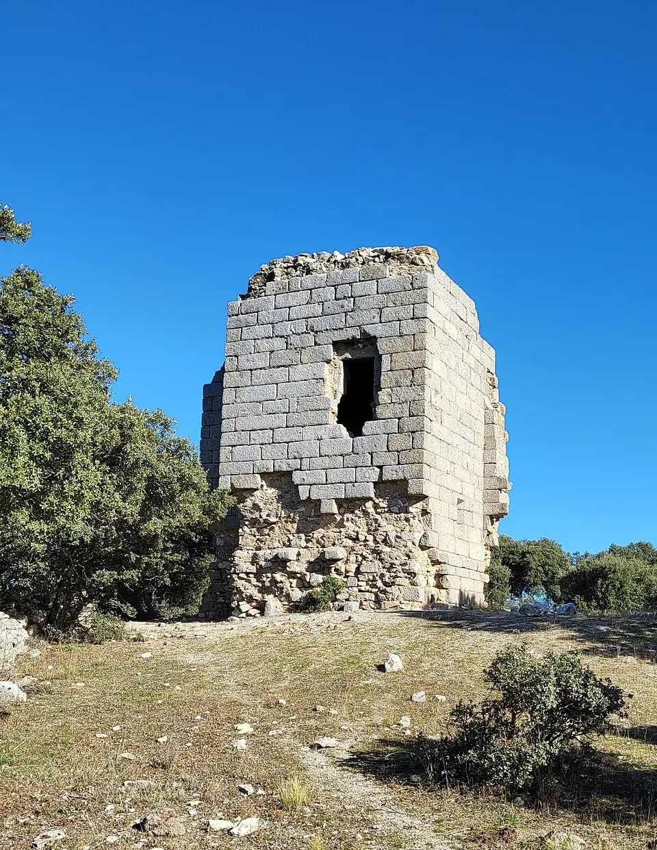 Image: Xemenendura · CC BY-SA 4.0 Castillo de Blascojimeno