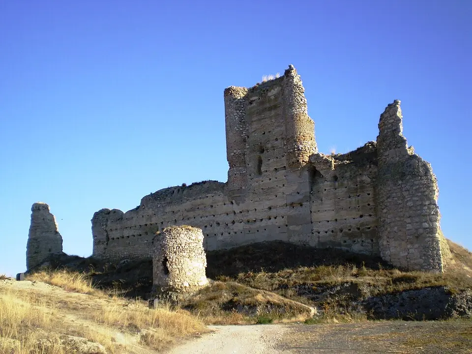 Image: esetena · CC BY-SA 3.0 Castillo de Fuentidueña de Tajo