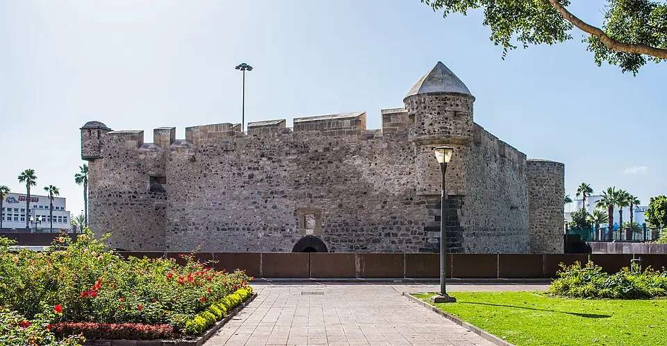 Obrázok: Bengt Nyman from Vaxholm, Sweden · CC BY 2.0 Castillo de la Luz