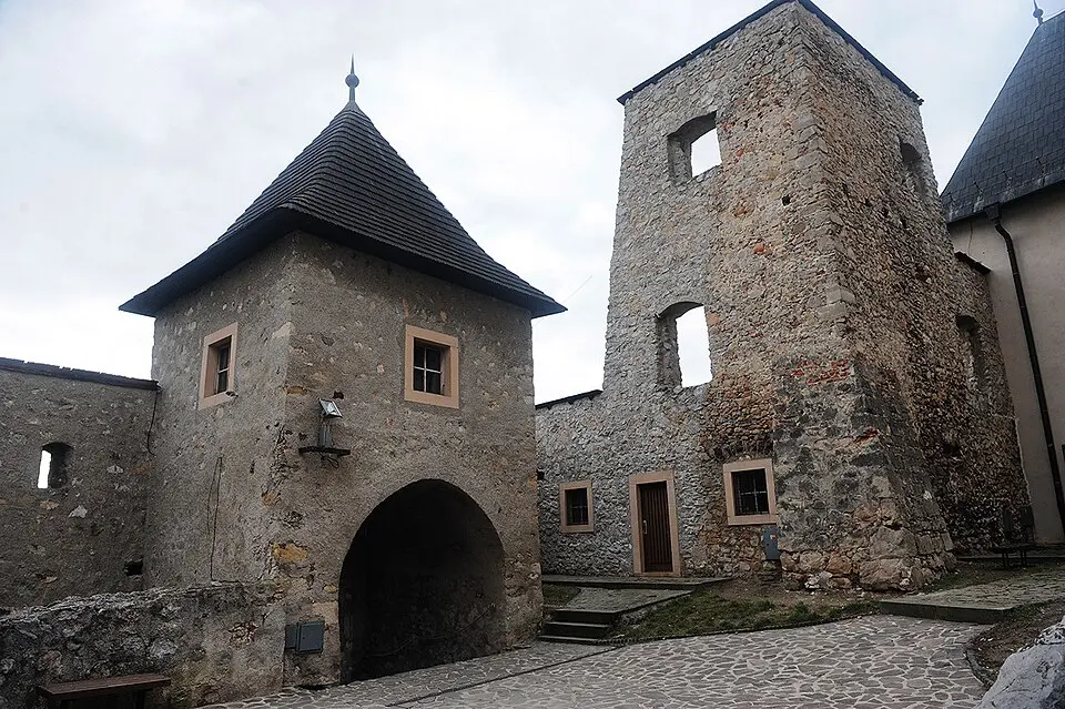 Trenčiansky hrad, veža bránová I.
