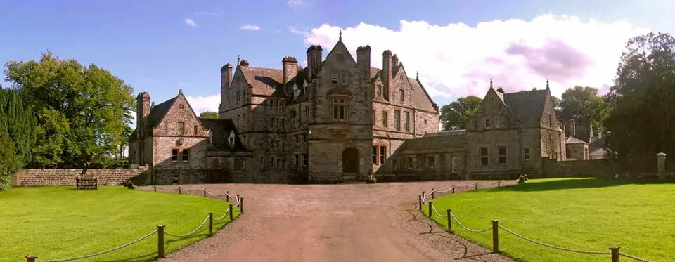 Slika: Lukiebaggs at English Wikipedia · Public domain Castle Leslie