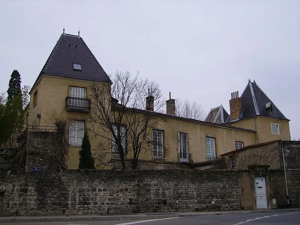 Image: The original uploader was Klodo6975 at French Wikipedia. · CC BY-SA 3.0 château de La Tour
