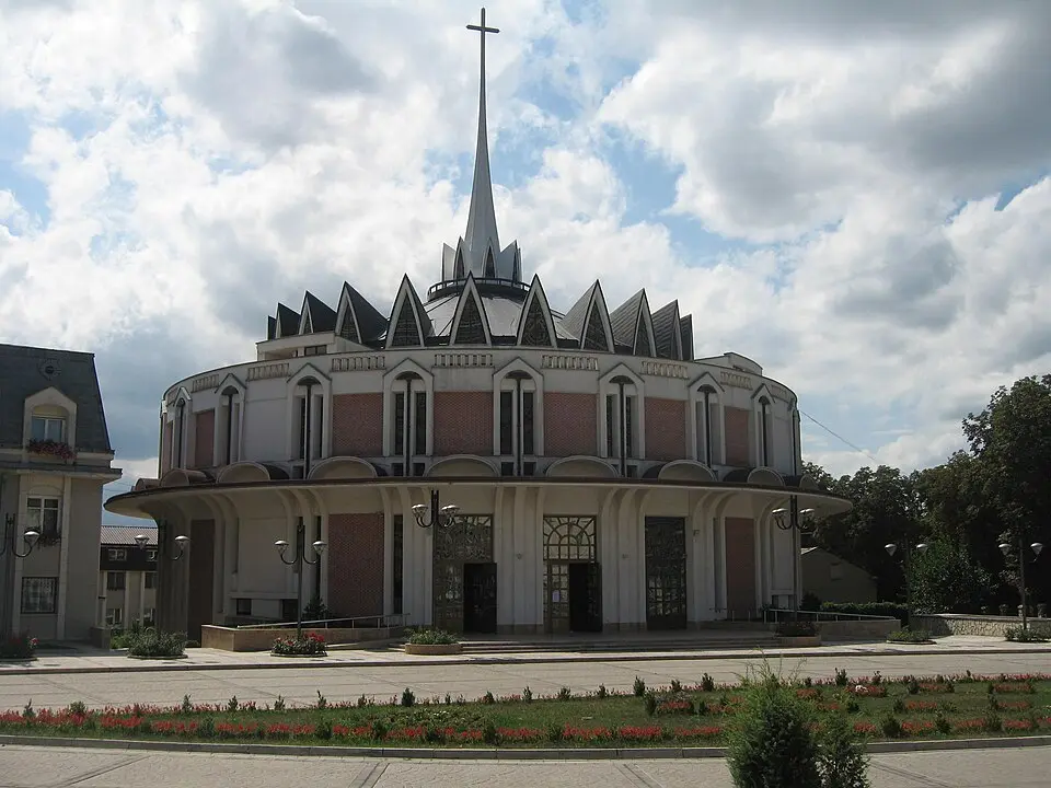 Catedrala Sfânta Fecioară Maria Regină din Iași