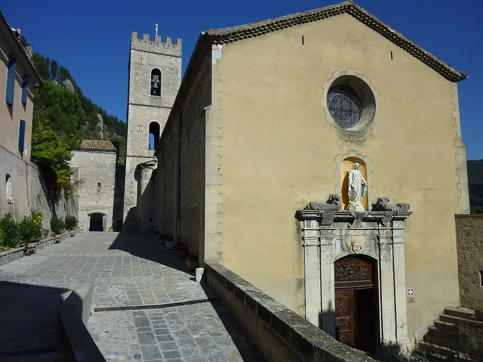 cathédrale Notre-Dame-de-l'Assomption d'Entrevaux