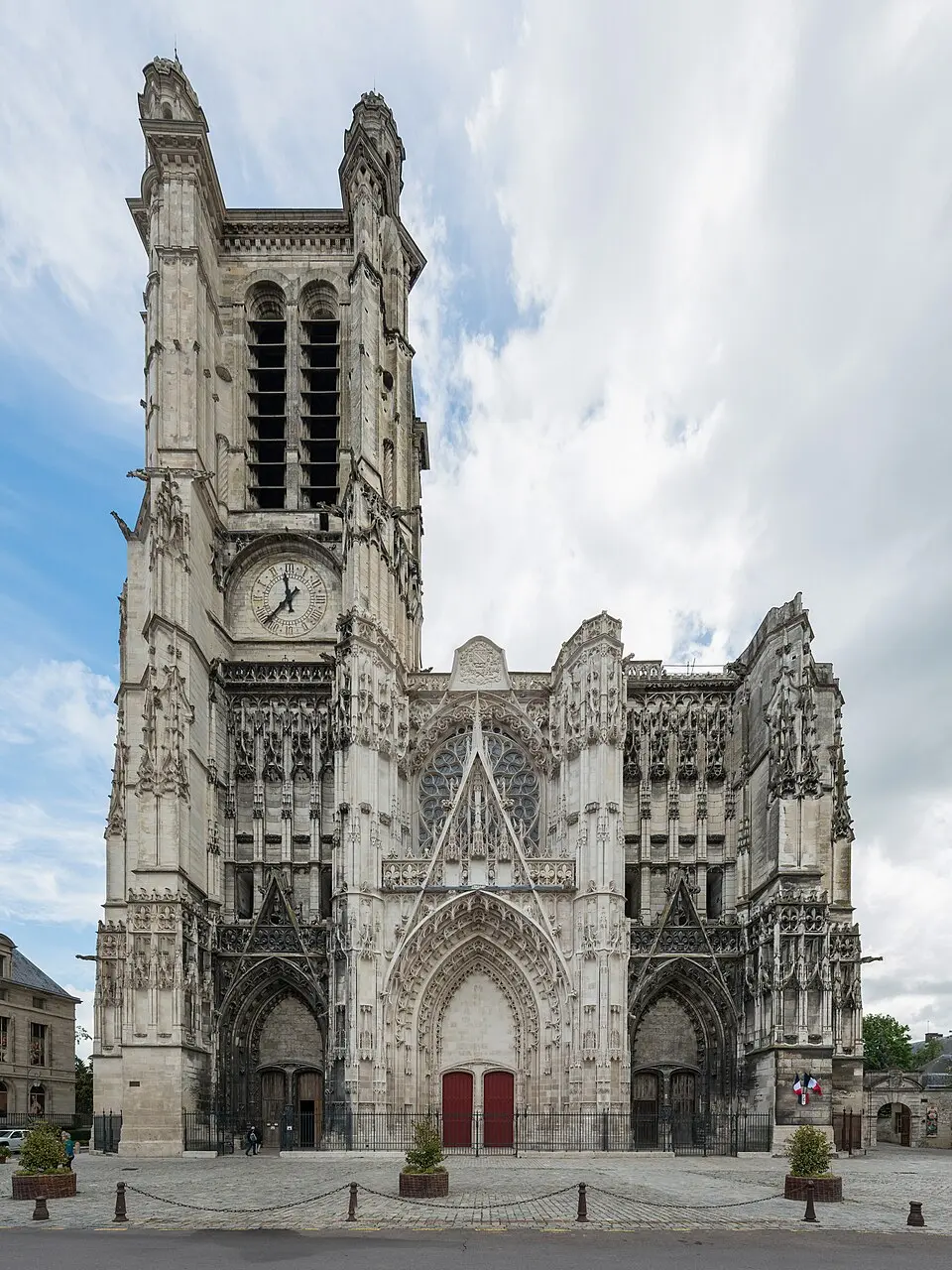 Obrázek: DXR · CC BY-SA 3.0 Katedrála Saint-Pierre-et-Saint-Paul de Troyes