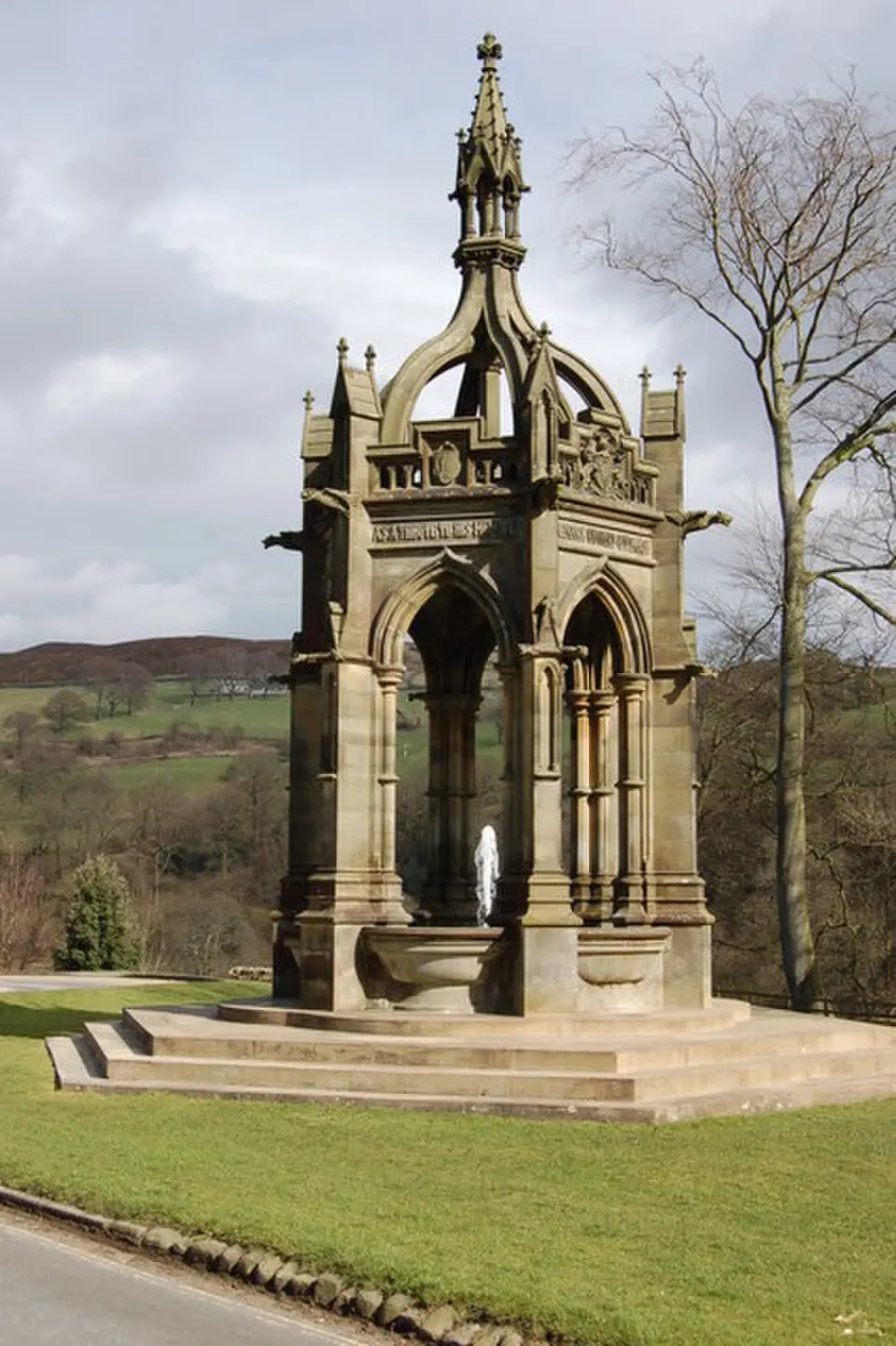 Image: John Sparshatt · CC BY-SA 2.0 Cavendish memorial fountain