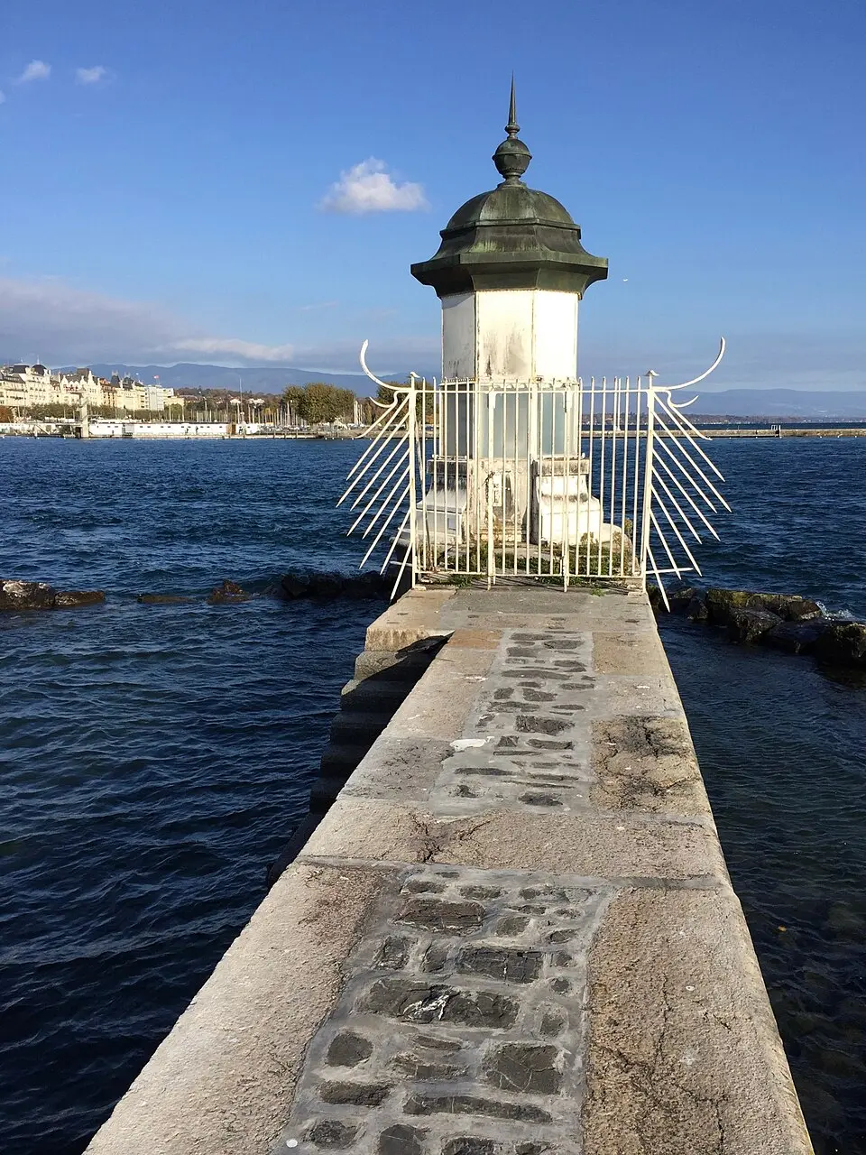 Phare des Eaux-Vives (Genève)