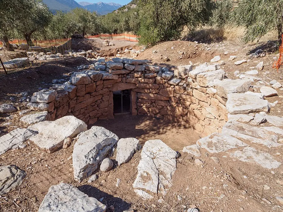 Θώλος Άμφισσας