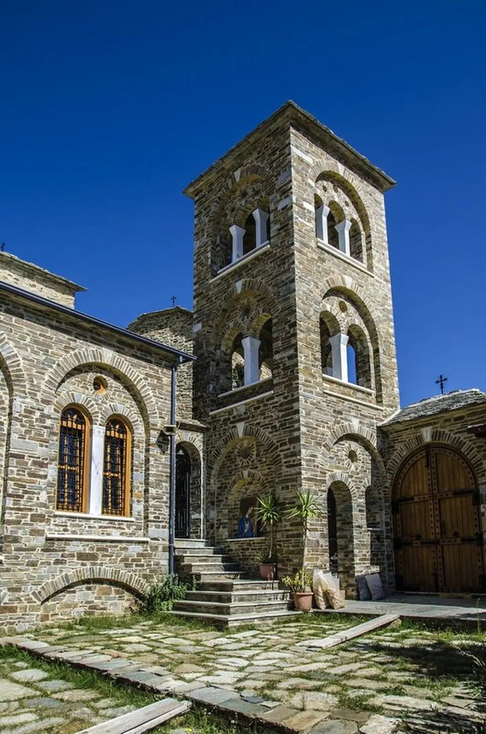 Ιερά Μονή Αγίας Τριάδος Λιβαδίου