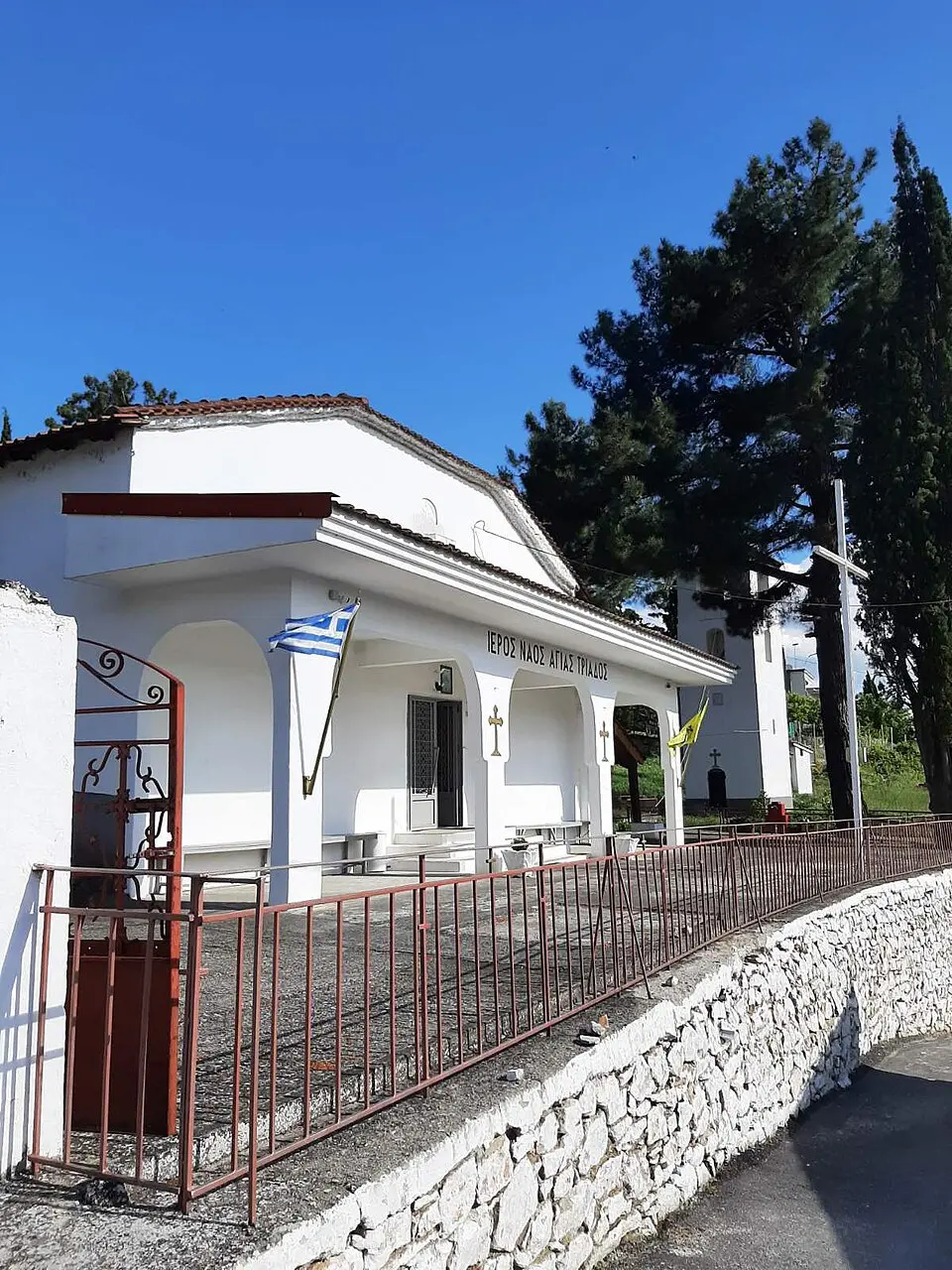 Ναός Αγίας Τριάδας Άρνισσας