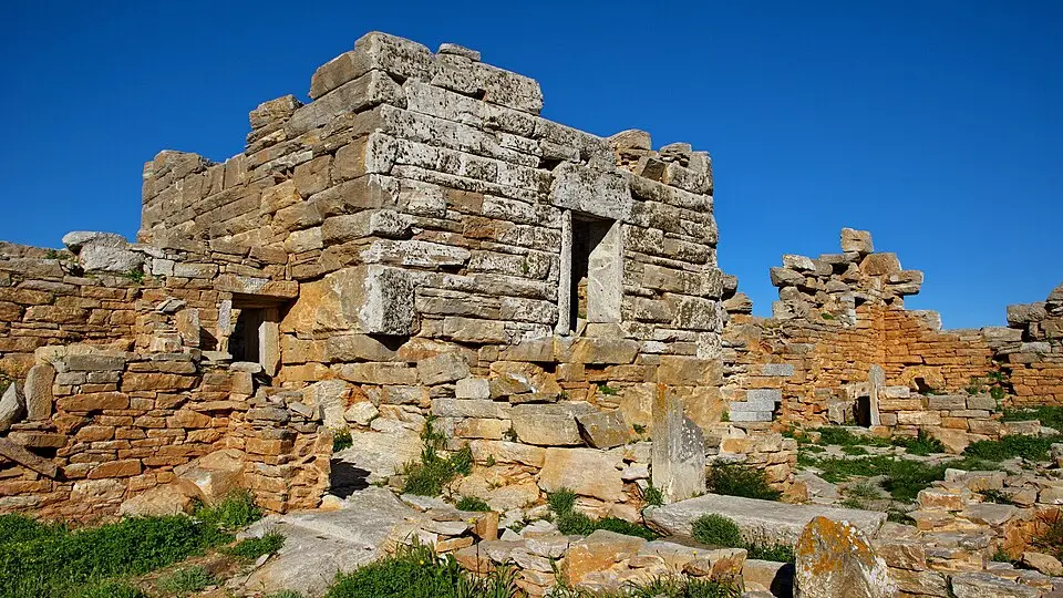 Αρχαίος πύργος Αγίας Τριάδας Αμοργού