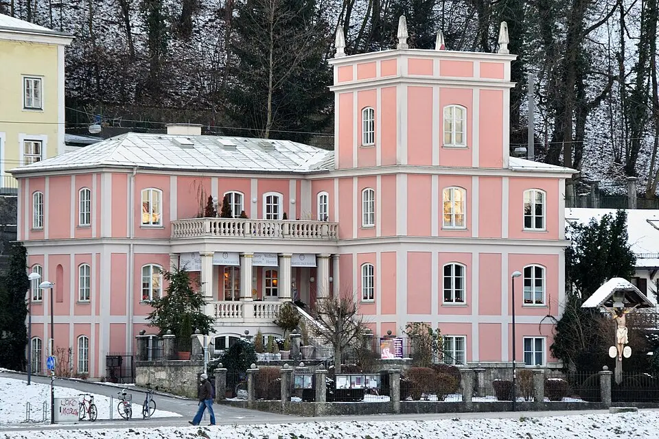 Villa mit Schifferkreuz