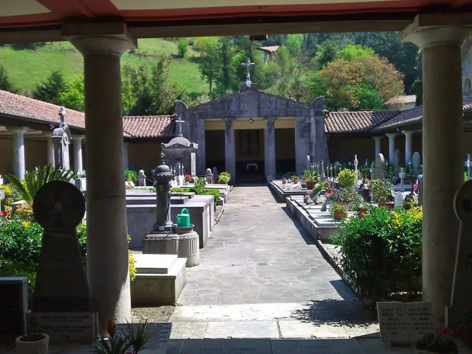 Image: Atjtj · CC BY-SA 4.0 Cementerio Municipal de Marquina-Jeméin