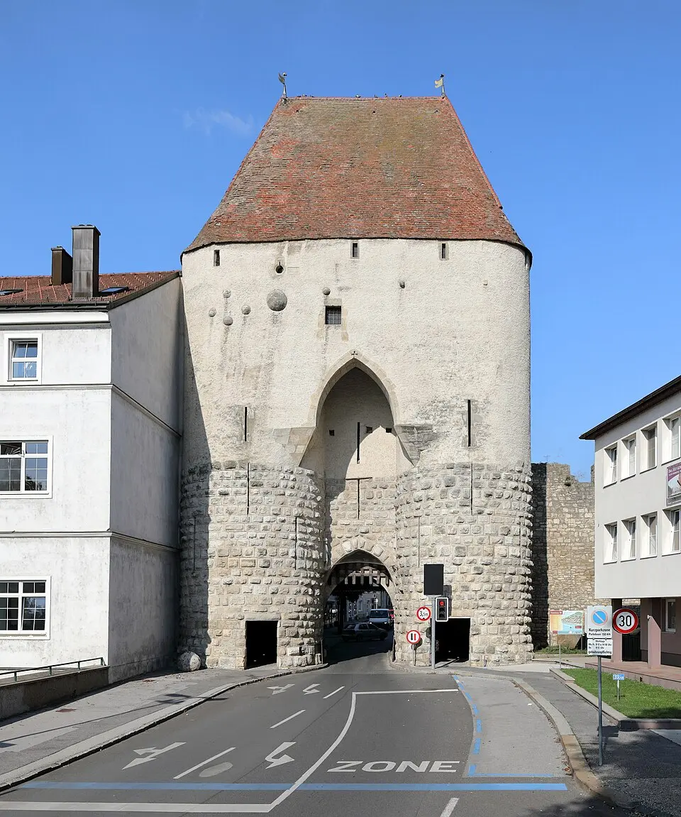 Bild: C.Stadler/Bwag · CC BY-SA 4.0 Hainburg: Vom Wienertor über die Hainburger Berge