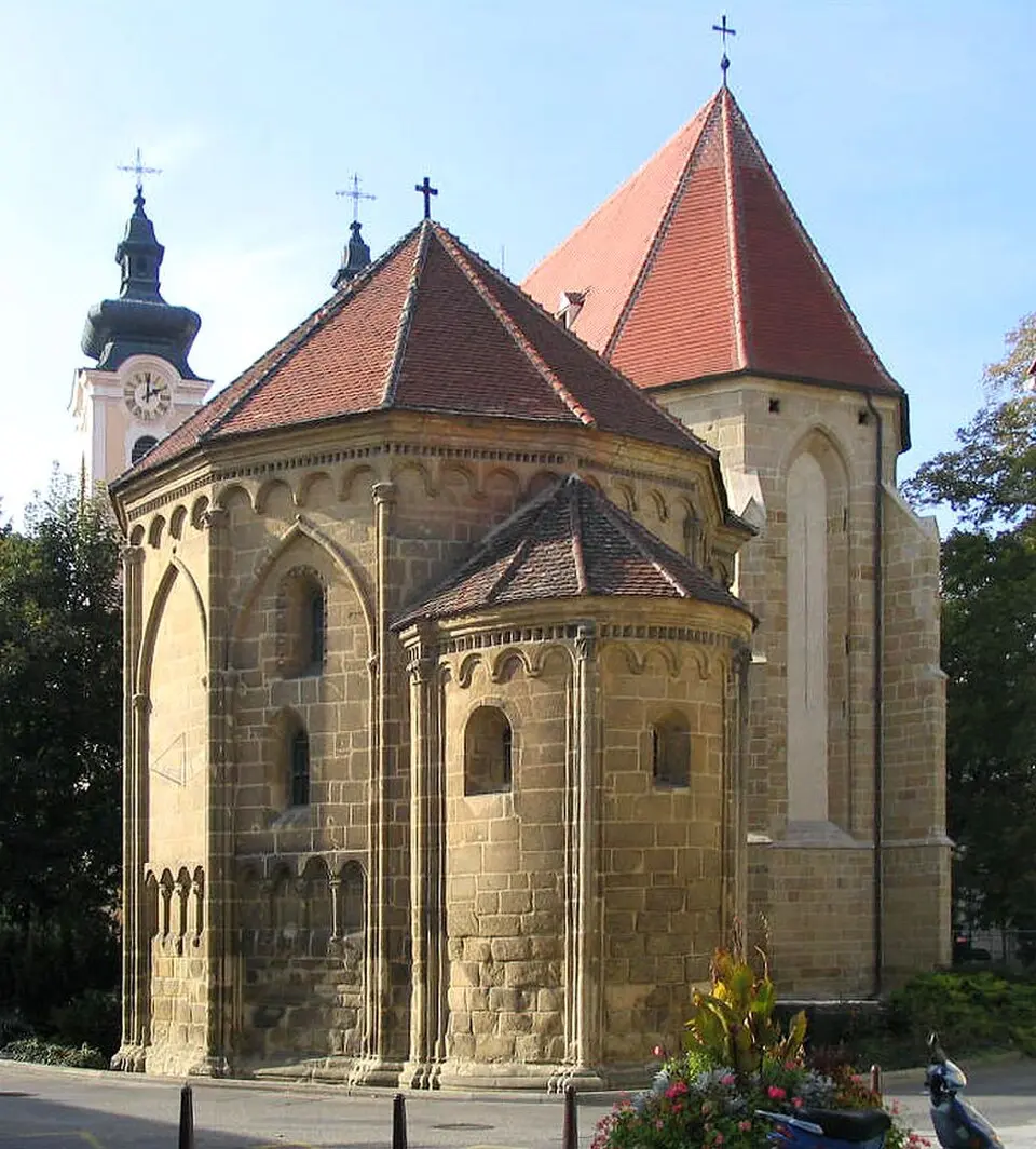 Wikimedia Commons · Public domain Karner/Dreikönigskapelle
