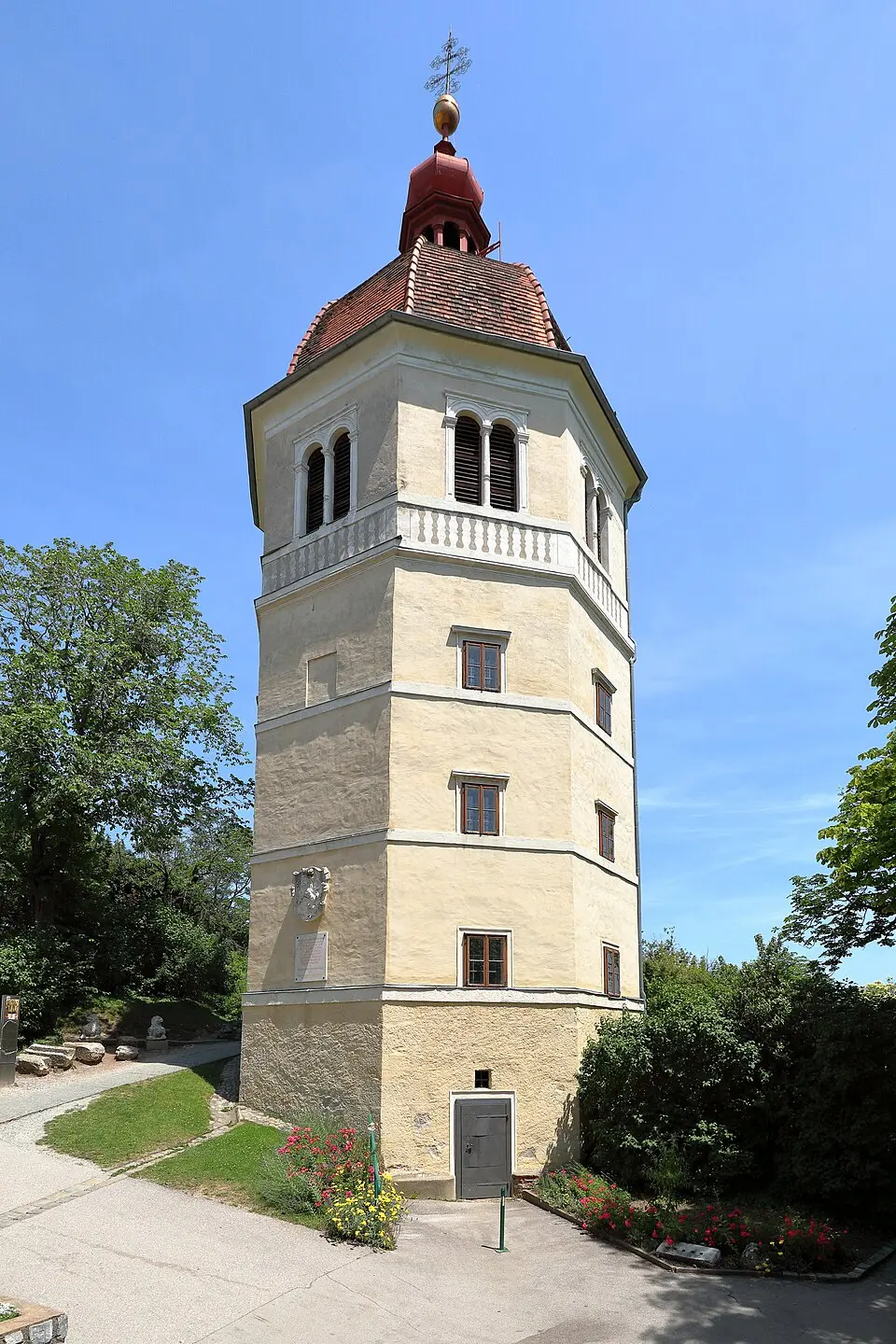 Clocher et fondations de la chapelle Saint-Thomas