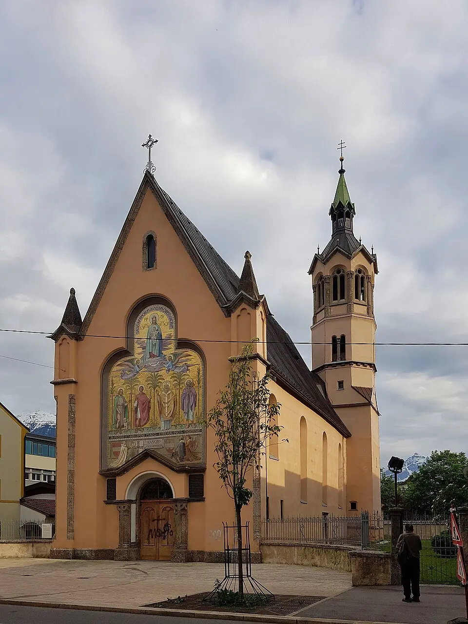 Image: Simon Legner (User:simon04) · CC BY-SA 4.0 Dreiheiligenkirche