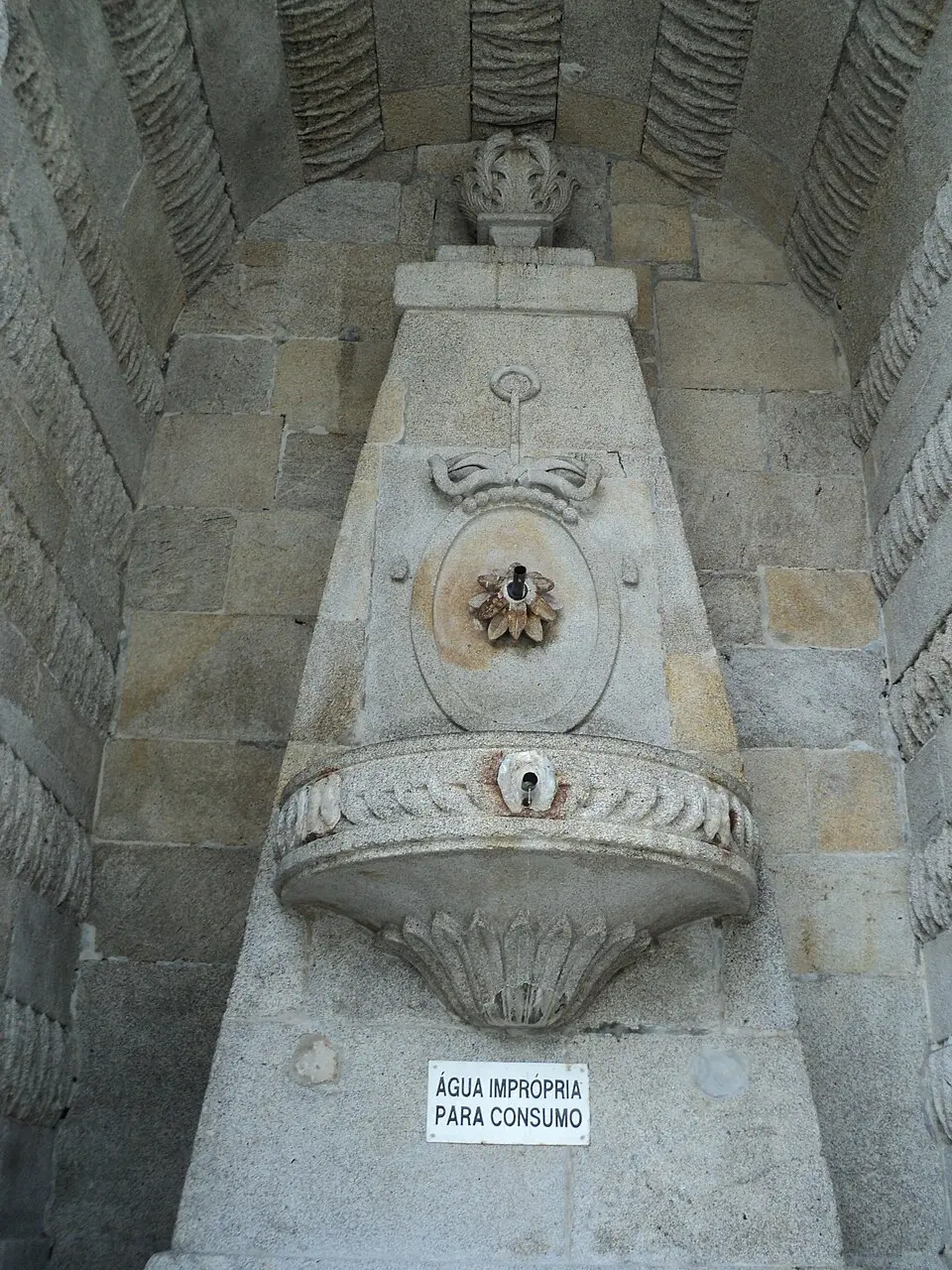 Fountain of Rua das Taipas