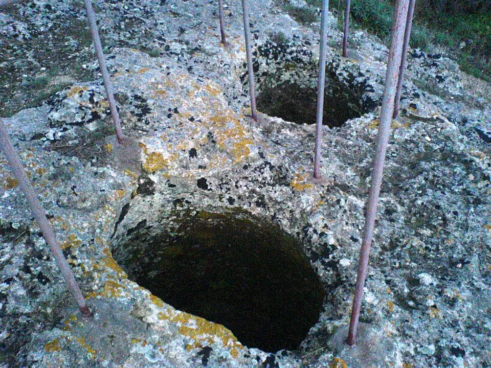 Μυκηναϊκό Νεκροταφείο Λακήθρας