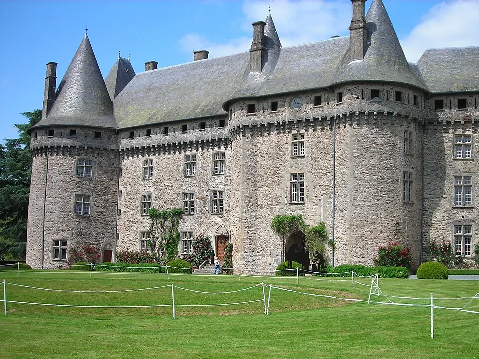 Bild: Peyot · CC BY-SA 3.0 Schloss Pompadour