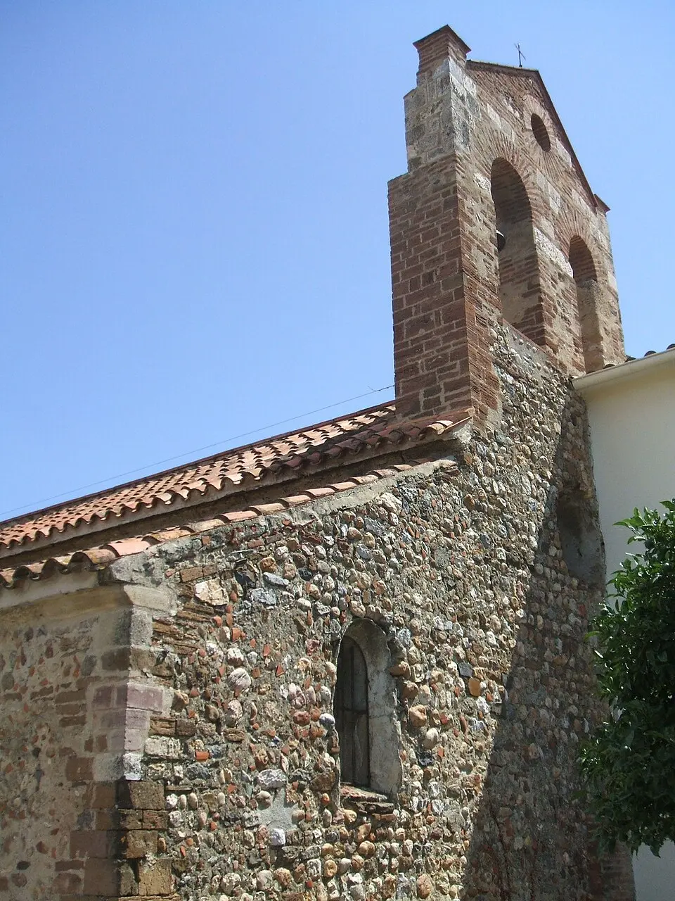 Église Sainte-Marie-et-Saint-Pierre de Château-Roussillon