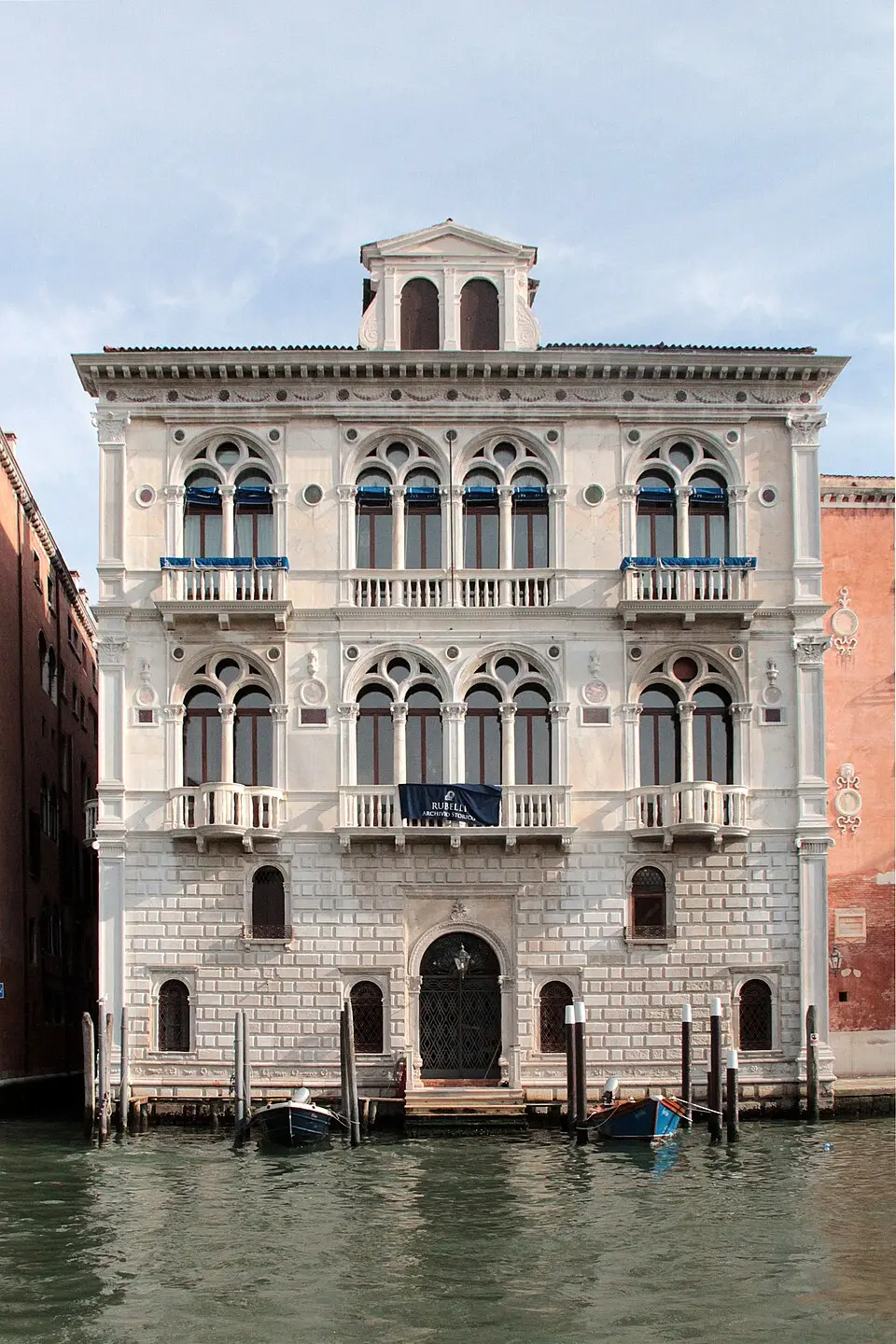 palais Corner Spinelli