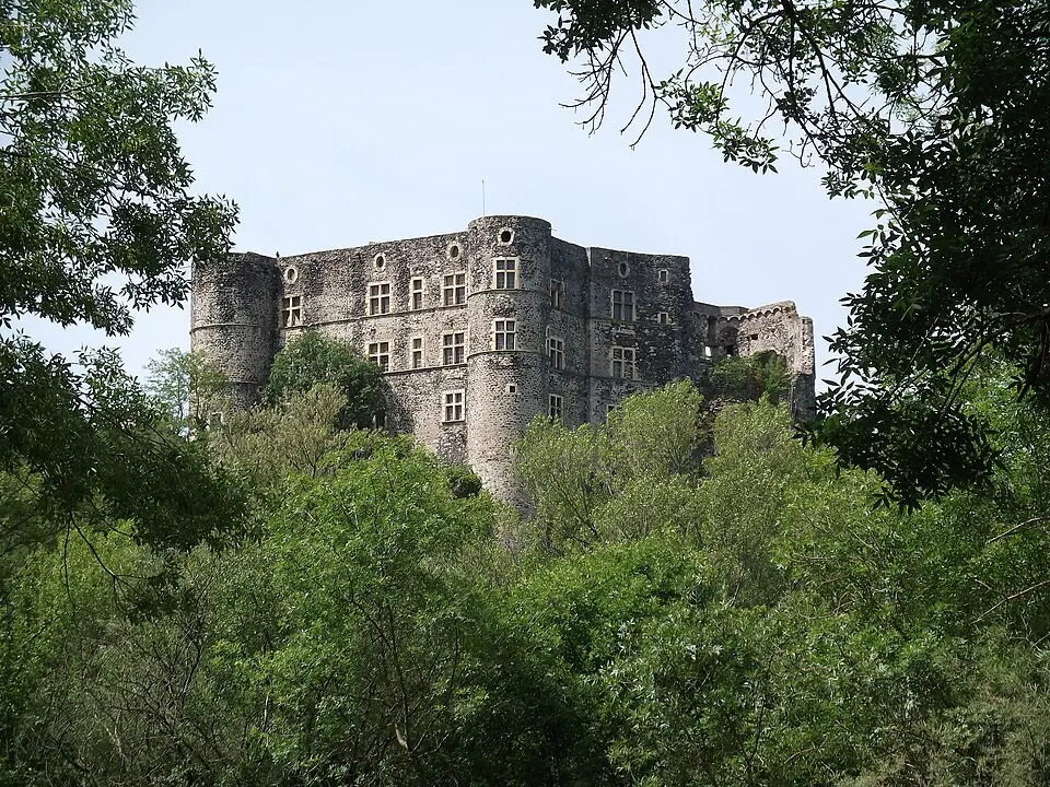 Obrázok: CUBALIBRE2 · CC BY-SA 3.0 château d'Alba-la-Romaine