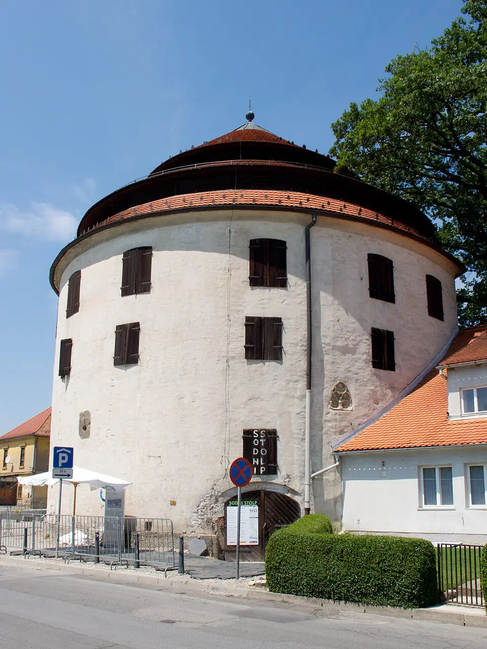 Bild: Carlos Delgado · CC BY-SA 3.0 Maribor: Der Wasserturm, der um 2,6 Meter erhöht wurde
