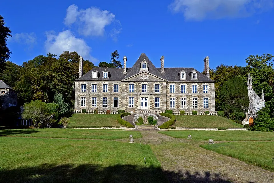Image: Kergourlay · CC BY-SA 3.0 château de Kéranroux