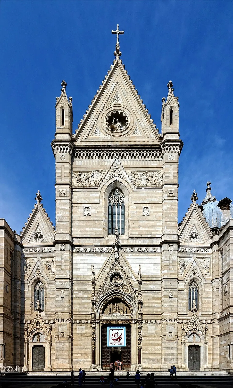 Image: Velvet · CC BY-SA 3.0 cathédrale Notre-Dame-de-l'Assomption de Naples