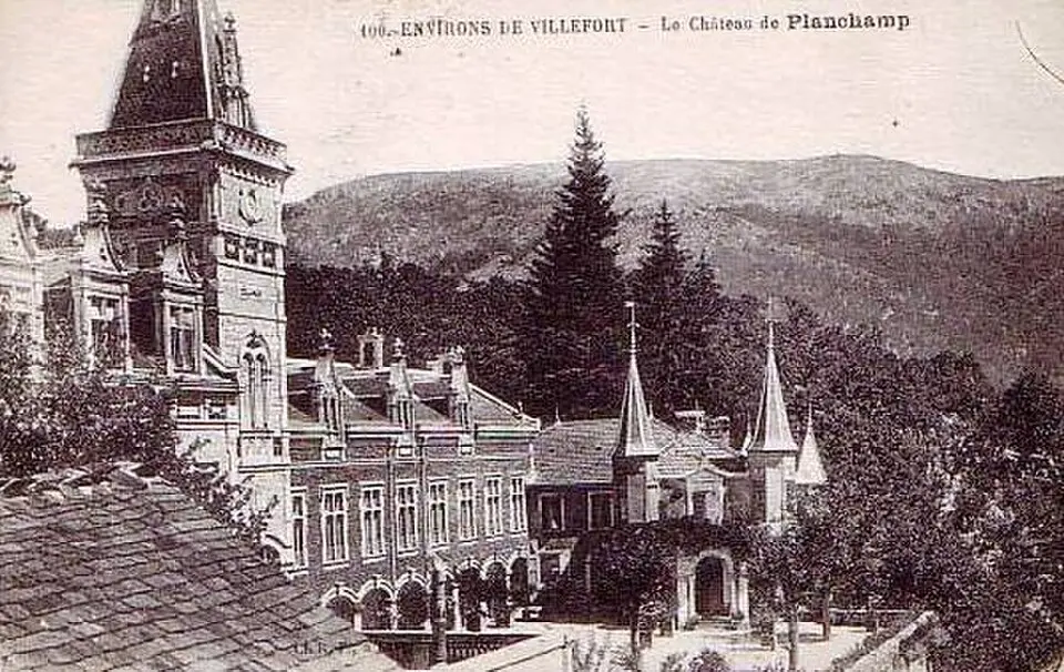 Obrázok: http://forum-lozere.boardsmessage.com/t695p200-les-chateaux-de-la-lozere · Public domain château de Planchamp