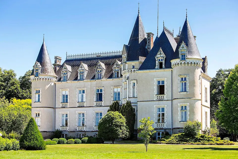 Obrázek: Tesnières · CC BY-SA 4.0 château des Tesnières