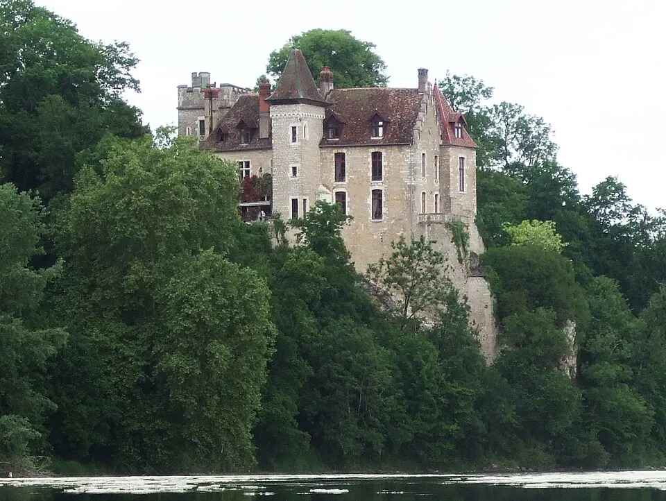 Obrázok: MJohnP68 · CC BY-SA 3.0 château de Thoraise