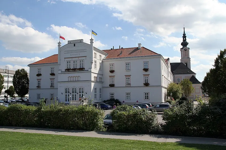 Amtsgebäude, Piaristenkloster, ehem. Minoritenkloster