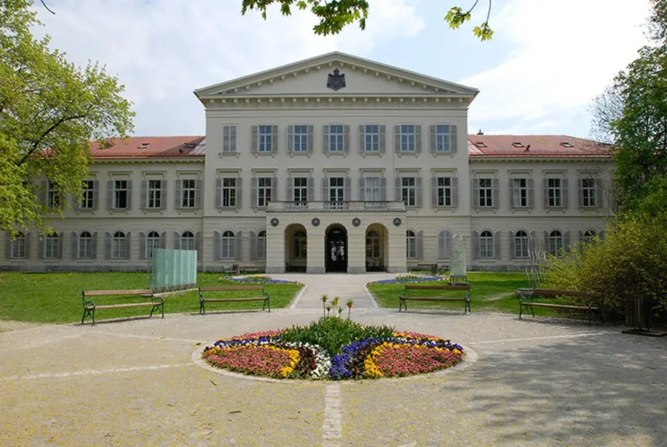 Bild: KUG/Alexander Wenzel · CC BY-SA 3.0 Graz: Atlanten, Wappen und eine Doppelwendeltreppe