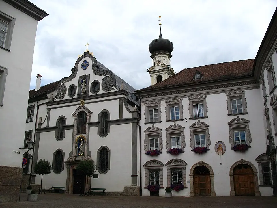 Obrázok: Andrew Bossi · CC BY-SA 2.5 Jesuitenkirche Hall