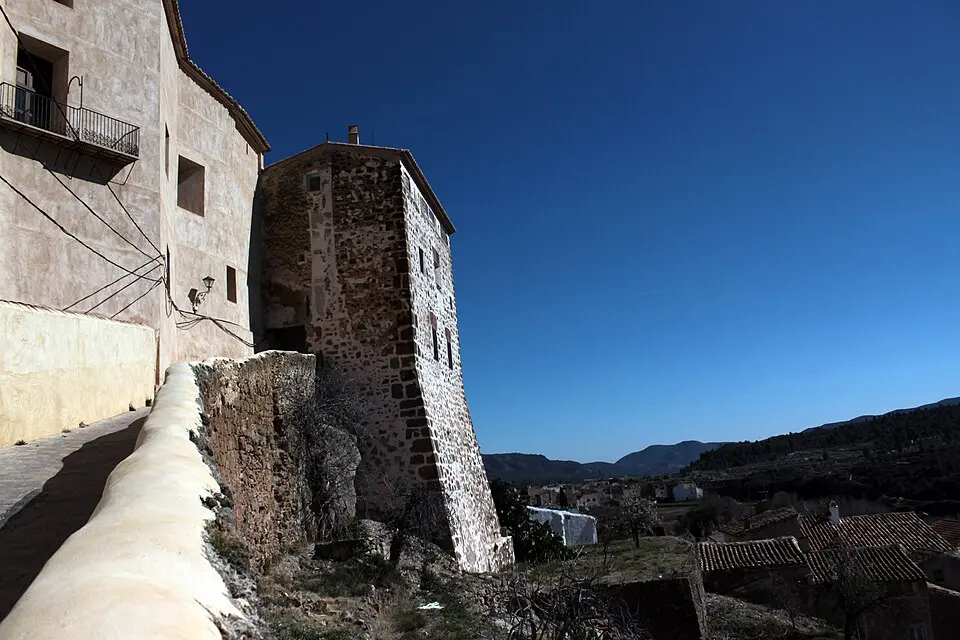 Bild: Falconaumanni · CC BY-SA 3.0 Castillo y murallas de Chelva