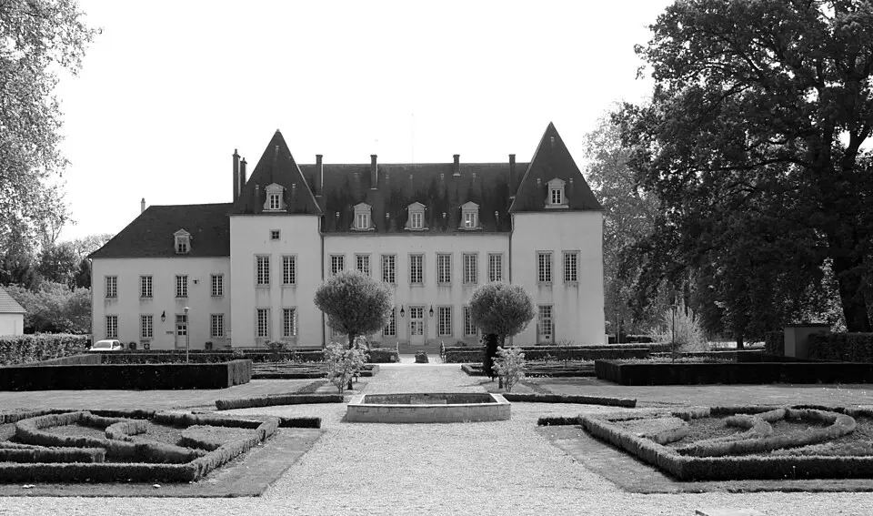Obrázok: photography taken by Christophe.Finot · CC BY-SA 3.0 château de Chevigny-Saint-Sauveur