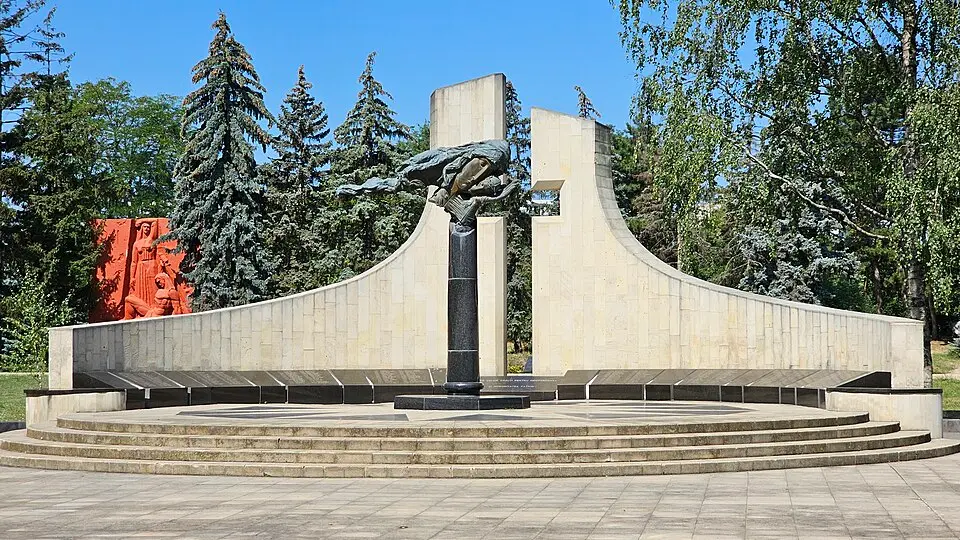 Monument în memoria eroilor căzuți în luptele pentru independența și integritatea Republicii Moldova