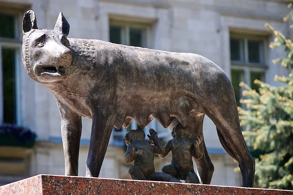 Compoziția sculpturală „Lupa Capitolina”